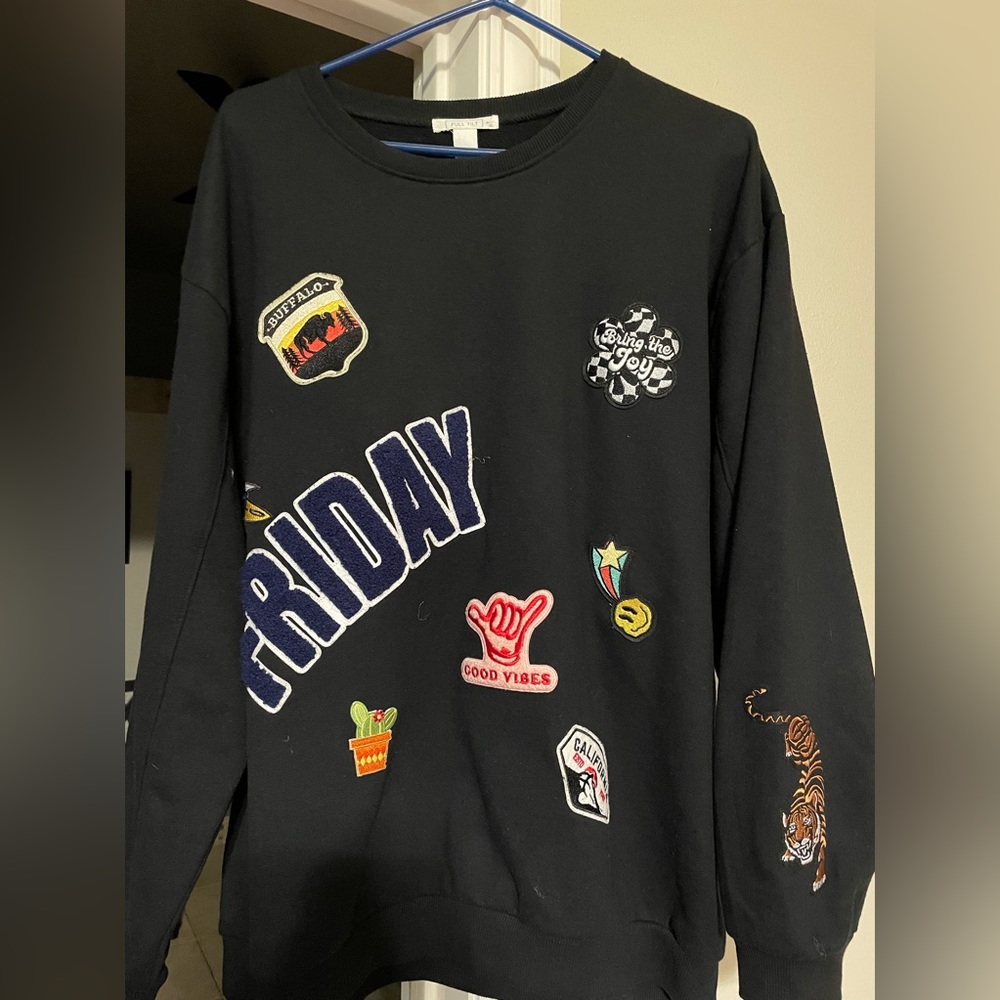 Sweatshirt with patches